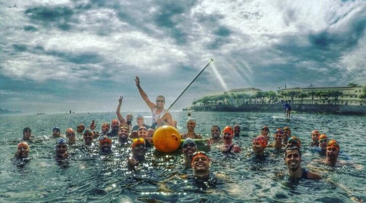 Conheça os benefícios da natação no mar para o seu corpo